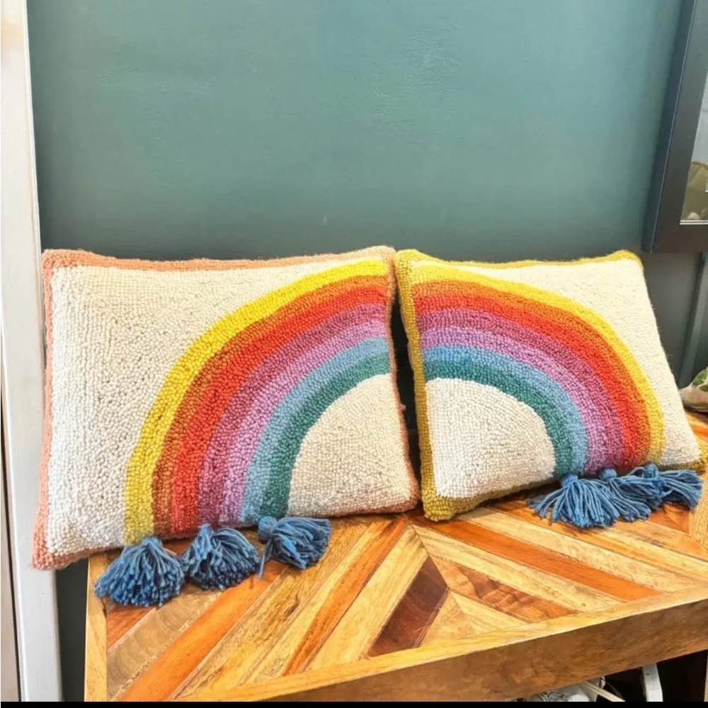 Pair of Jungalow By Justina Blakeney Bow Hooked Throw Pillows - Picture 1 of 4